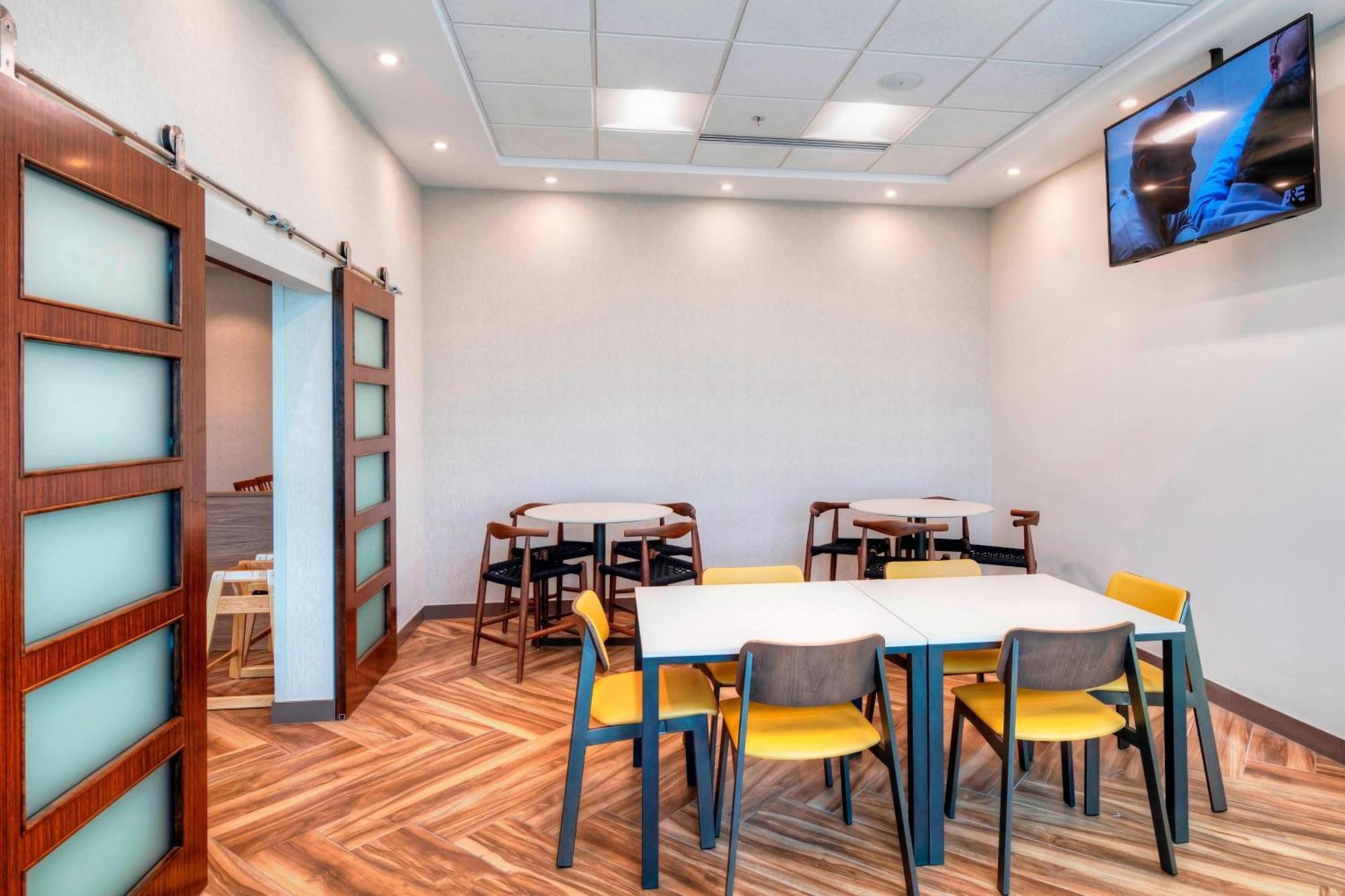 Fairfield Inn & Suites By Marriott Ottawa Airport Екстериор снимка